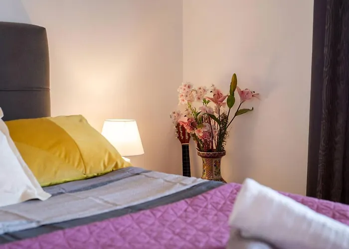 Lotus * 特罗吉尔